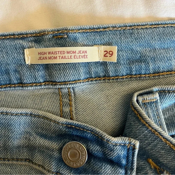 Levi's® Premium
80S MOM  WOMEN'S JEANS Size 29 Light Wash Retro Relaxed, Slouchy - Picture 8 of 14